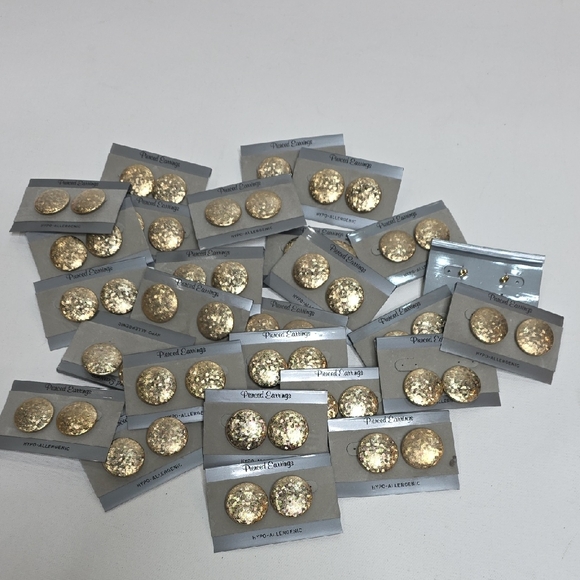 Vintage Unbranded Jewelry - 470. Vintage Gold Nugget Textured Stud Earrings - New on Card ✨Jewerly LOT
